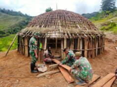 Wujud Cinta Prajurit 412 Kostrad Kepada Warga di Pedalaman Papua Dukung Pembangunan Honai