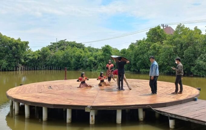 Gandeng UKM Seni Mahasiswa Unissula, Komunitas Intuisi Kita Memperkenalkan Budaya Tari Indonesia