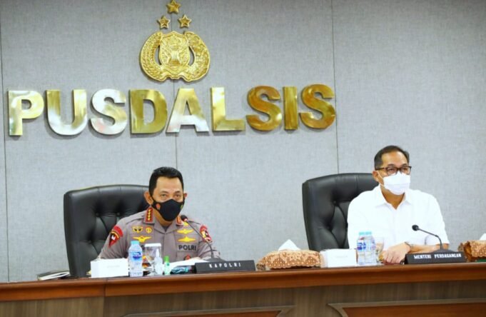 Kapolri Instruksikan Kapolda Pastikan Minyak Goreng Tersedia di Pasar Tradisional dan Modern