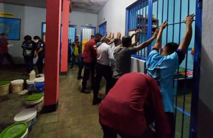 Pastikan Lapas Baa Bebas Halinar, Tim Gabungan Satops Patnal Gelar Penggeledahan Bersama
