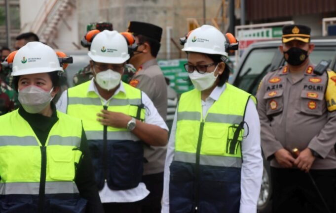 Kapolres Gresik Dampingi Ketua DPR RI Puan Maharani Tinjau Produksi Minyak Goreng