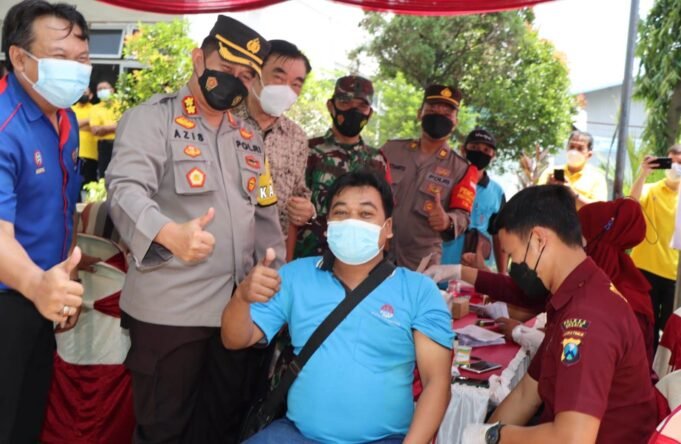 Kapolres Tinjau Vaksinasi Karyawan Perusahaan di Perbatasan Gresik