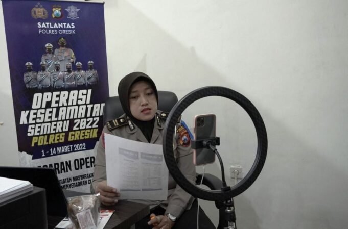 Polres Gresik Maksimalkan Medsos Edukasi Mekanisme Layanan SIM