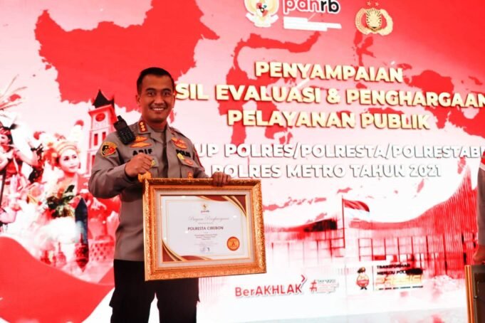 Polresta Cirebon Terima Penghargaan Pelayanan Prima dari Kementerian PANRB