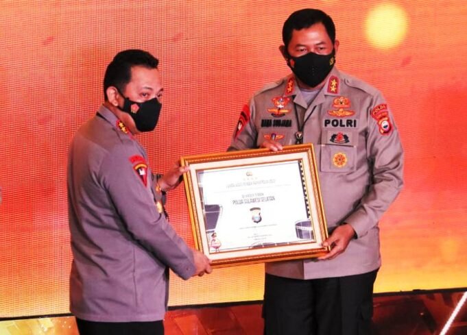 Rapim Polri 2022, Polda Sulsel Terima Penghargaan Dari Kapolri