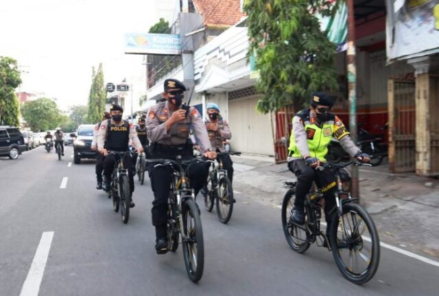 Perayaan Paskah dibulan Ramadhan, Kapolresta Mojokerto Gowes dan Sapa Jemaat Gereja