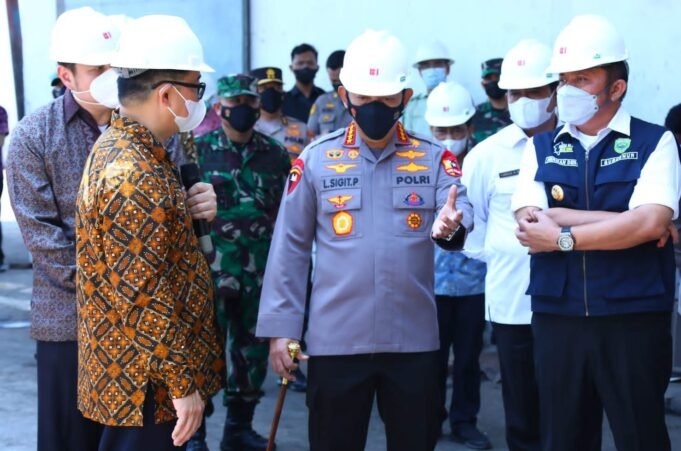 Tinjau Pabrik di Palembang, Kapolri Minta Produksi Minyak Curah Ditingkatkan