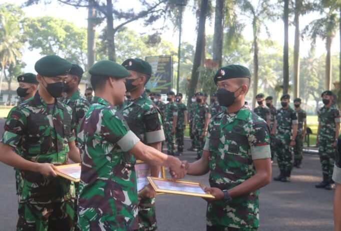 Prajurit Raider 300/Bjw Raih Prajurit Terbaik Latihan di Kopasus