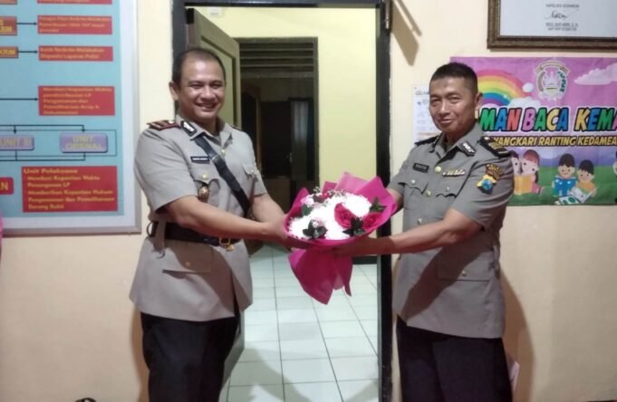 Jabatan Kapolsek Kedamean AKP Ali Syaiful Resmi di Serahkan Ke IPTU Dante Anam Irawanto