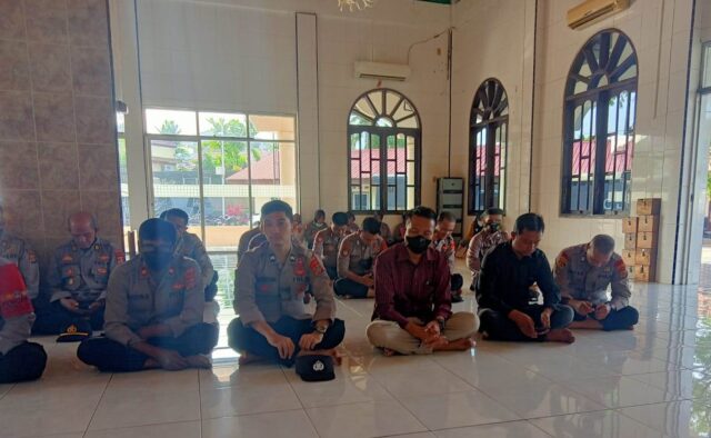 Pengajian Rutin Polres Lhokseumawe, Tgk Rizwan Bahas Materi Al Waktu Wal Hayah