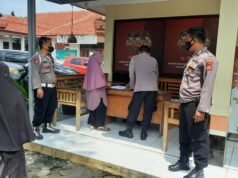 Polresta Cirebon Salurkan Bantuan Minyak Goreng kepada Warga Astanajapura, Arjawinangun dan Depok