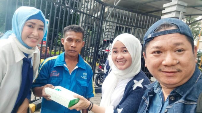 Peringati Hari Lahir Pancasila 1 Juni 2022, Partai UKM Indonesia Bagikan 200 Nasi Kotak ke Ojek Online dan PKL