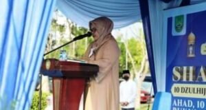 Wagub Kepri Hj. Marlin, Bersama Walikota Batam H. Muhammad Rudi Sholat Id di Dataran Engku Putri Batam