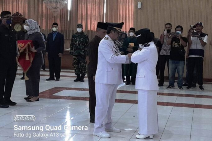 Kuwu PAW Suranenggala Lor Dilantik Bupati Lanjutkan Program Mendiang Kuwu Sebelumnya