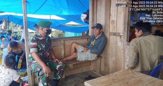 Personil Babinsa Koramil 10/Lolowau Melaksanakan Komsos Kepada Masyarakat Desa Botohili Kecamatan Lolowau