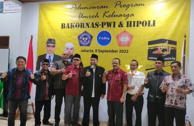 Achmad Fadillah Ketua Umum Bakornas – PWI dan HIPOLI Launching Umrah Family