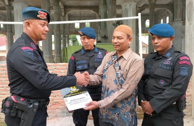 Bakti Sosial, Brimob Aceh Bantu Pembangunan Mesjid Raudhatul Jannah