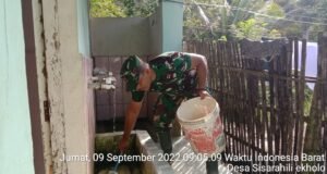 Koramil 10/Lolowau Kodim 0213/Nias Melaksanakan Jum’at Bersih-bersih di Masjid AL IKHLAS Kecamatan Lolowau
