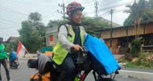 Luar Biasa ! Warga Malang Naik Sepeda Menuju Mekah