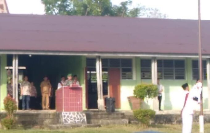 Danramil 10/Lolowau Pimpin Upacara Bendera di SMAN 1 Lolowau, Tema : Berbakti Kepada Orangtua Adalah Cerminan Kepada NKRI
