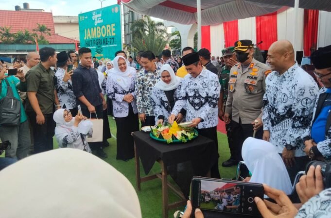 Gubenur Riau Buka Jambore HUT PGRI ke 77 di Duri