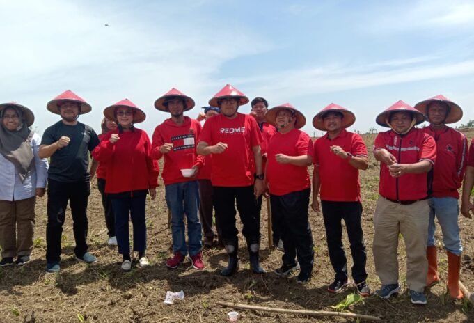 Ono Surono, Pimpin Penanaman Kebun Rakyat DPC PDIP Kabupaten Indramayu