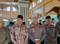 Laksanakan Sholat Jenazah Ghoib, Kasatlantas Polres Bengkalis Berbaur Sama Masyarakat