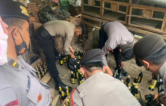 Operasi Pekat Satsamapta Polresta Cirebon Amankan Ratusan Botol Miras