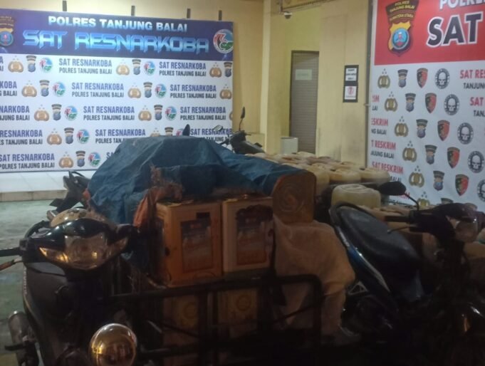 Satreskrim Polres Tanjungbalai Tangkap Lepas Barang Ilegal Satu Becak Barang Bermotor Roti Kaleng