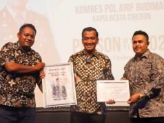 Kapolresta Cirebon Raih Penghargaan Innovative Leader dari Radar Cirebon Group