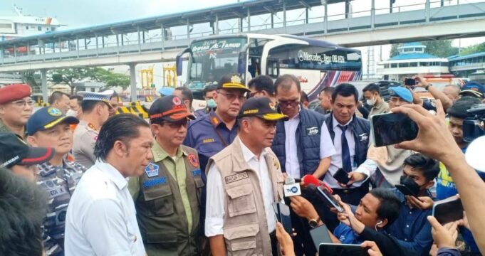 Tinjau Pelabuhan Merak, Menko PMK : Pastikan Angkutan Penyebrangan Berjalan Baik