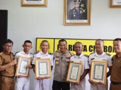 Kapolresta Cirebon Beri Penghargaan kepada Empat Siswa SMKN 1 Mundu