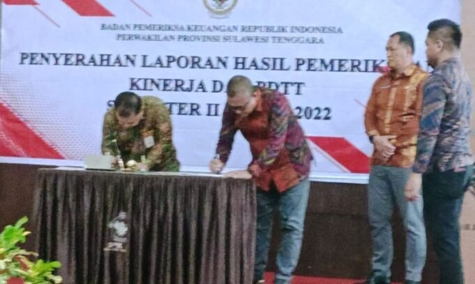 Ketua DPRD Bersama Sekda Konawe, Terima LHP Kinerja dan PDTT dari BPK RI