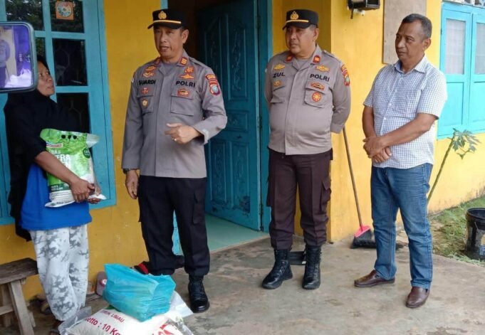 Polsek Bintim Berikan Taliasih Pada Keluarga Sunardi
