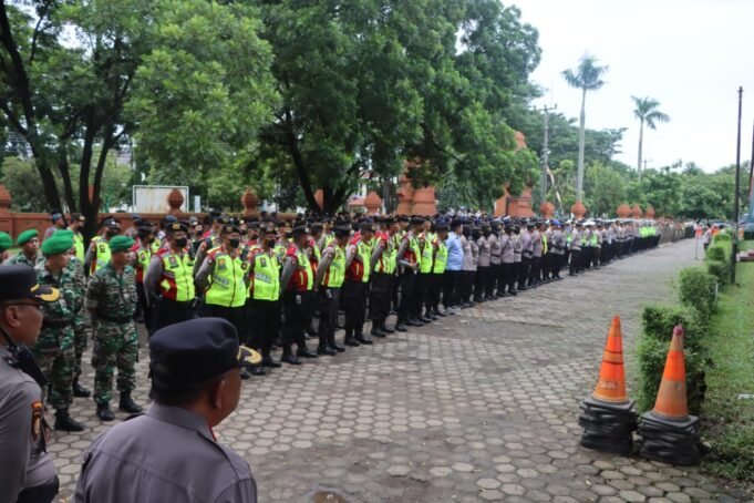 Ribuan Personel Gabungan Sholawat Bersama Sebelum Amankan Harlah 1 Abad NU