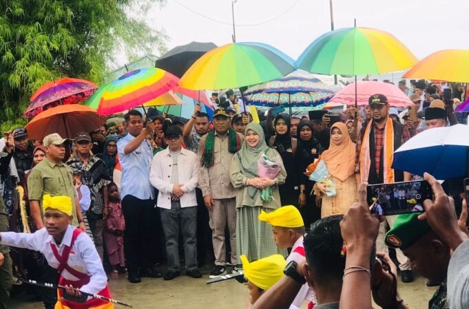 Antusias Masyarakat Obi Saat Penjemputan Bupati dan Wakil Bupati Halsel Jelang STQH ke XXVII