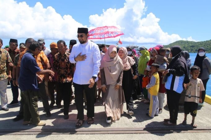 Masyarakat Jikotamo Sambut Kedatangan Wakil Bupati Bassam Kasuba Jelang Penutupan STQH ke XXVII