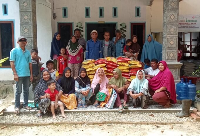 PT PCR Berbagi Sembako di Ramadhan Kepada Masyarakat Lingkungan