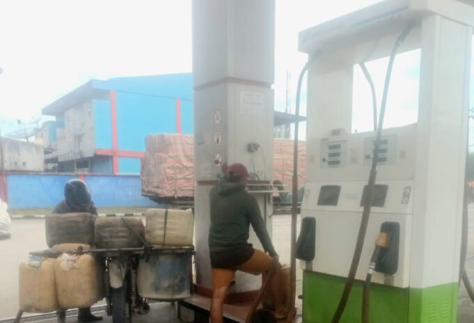 SPBU Tuah Diduga Bebas Jual Solar Pakai Jerigen