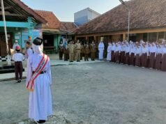 Ingatkan Bahaya Kenakalan Remaja, Kanit Binmas Ipda Rana Berikan Arahan Kepada Murid SDN 1 Kepongpongan