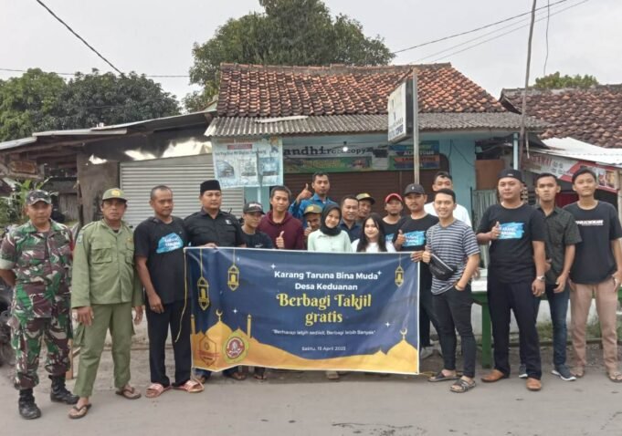 Karangtaruna Bina Muda Desa Keduanan Berbagi Takjil Gratis