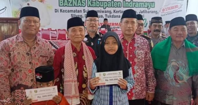 Bupati Nina Salurkan Dana ZIS di Wilayah Kecamatan III