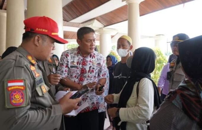 Pemkab Indramayu Upayakan Kebutuhan Mendesak Para Nasabah Korban Kredit Macet BPR KR