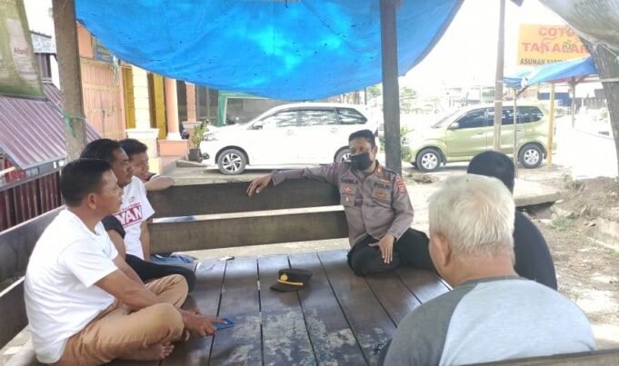 Jum’at Curhat, Kasat Binmas Polres Konawe Berikan Himbauan Para Sopir Unaaha-Kendari