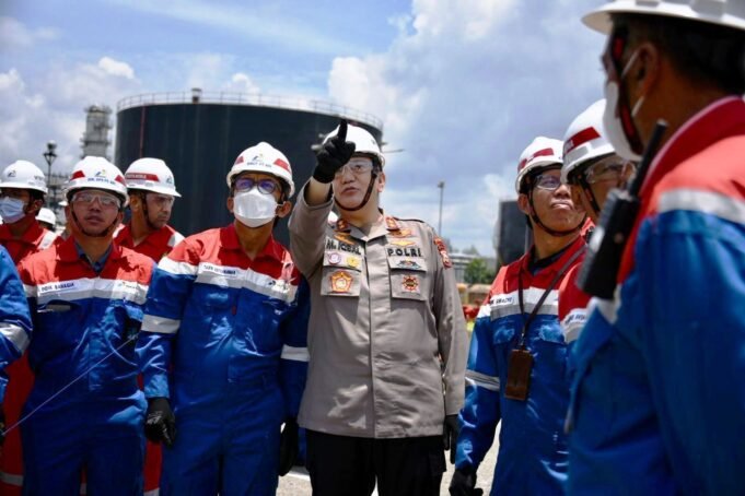 Kilang Minyak Pertamina Dumai Meledak, Kapolda Riau Tinjau Langsung Kelokasi