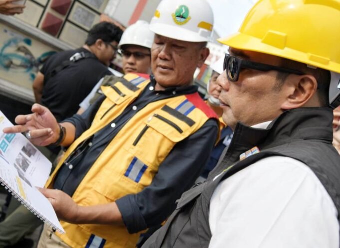 Ridwan Kamil : Ada Tujuh Pekerjaan Perbaikan Jalan di Cirebon