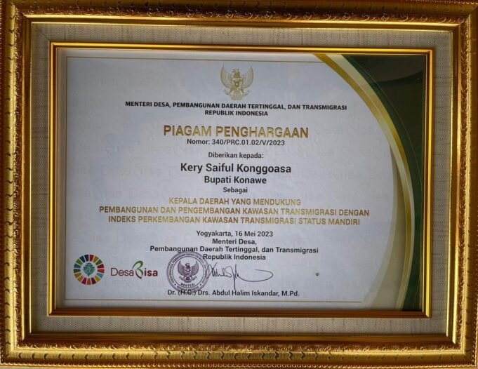 Bupati Konawe Terima Lencana Bakti Transmigrasi dari Kementerian Desa PDTT