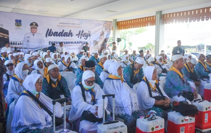 Lepas Keberangkatan 94 CJH, Pj Wali Kota Tebing Tinggi Minta Doa Pagelaran Pemilu 2024 Berjalan Kondusif dan Damai