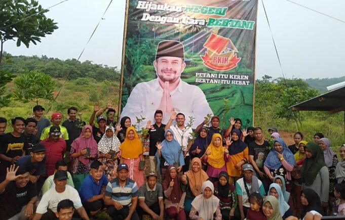 Program RKIH Abang Ijo Hapidin, Bagikan Ratusan Bibit Jambu Kristal Gratis