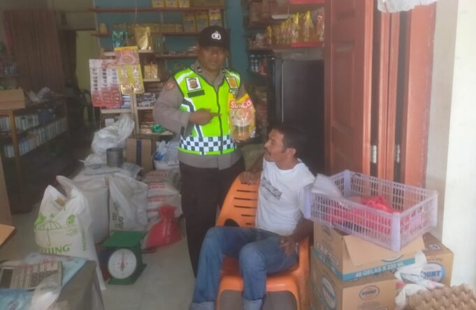 Polisi Cek Stok Sayuran di Pasar Blang Ara Kuta Makmur